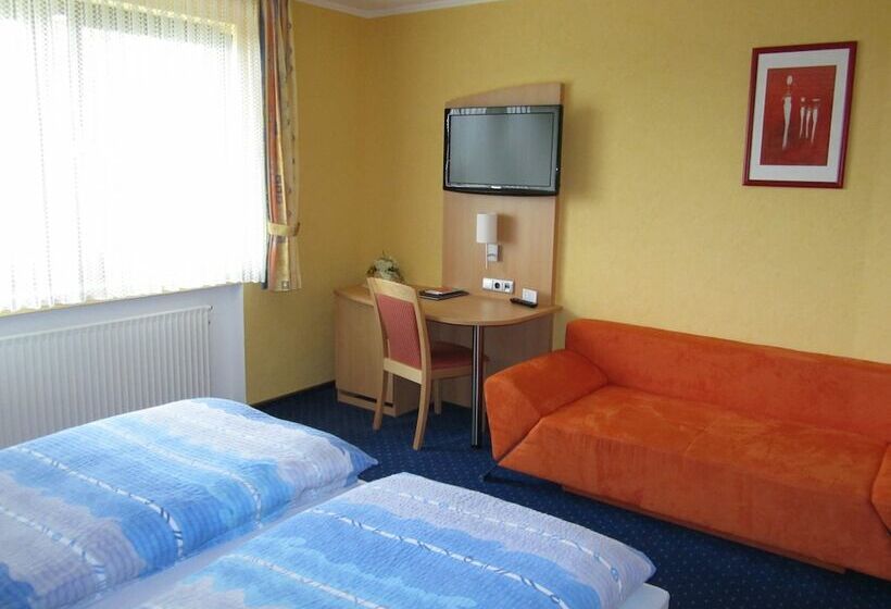 Номер Стандарт Трехместный, Land Gut Hotel Zur Burg Nürburg