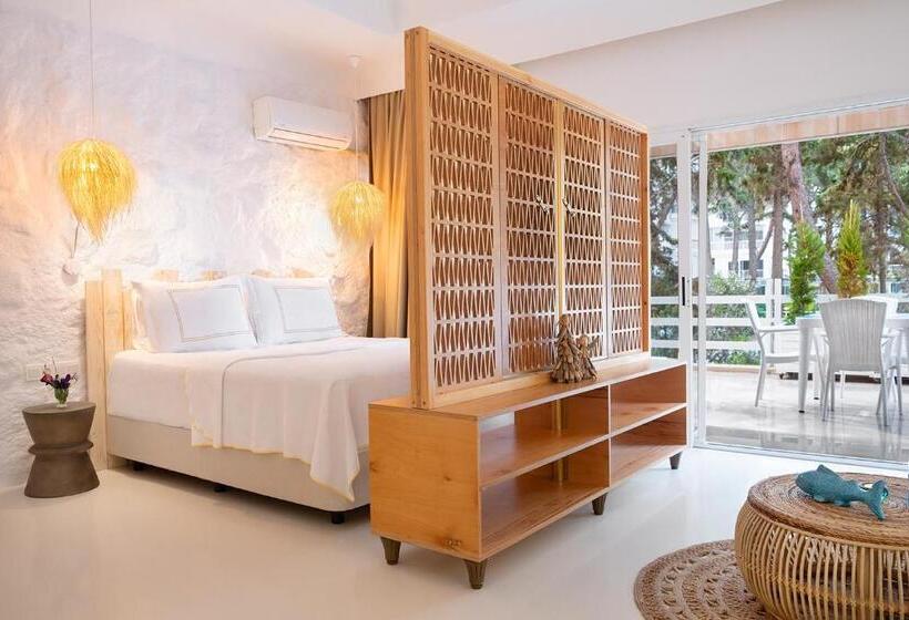 Трехместный Номер Deluxe, Yasos Suites