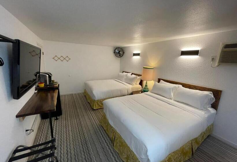 Номер Стандарт, The Aztec Motel & Creative Space