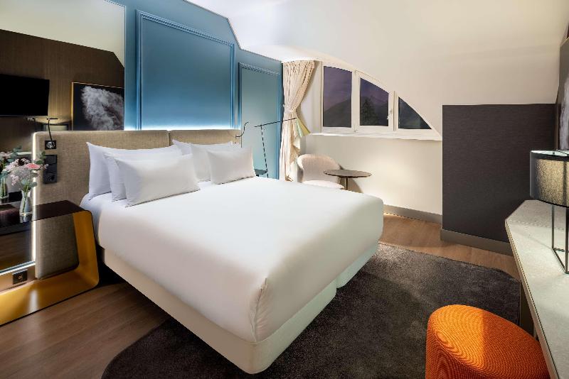 带大床的标准间, Four Points By Sheraton Edmonton Gateway