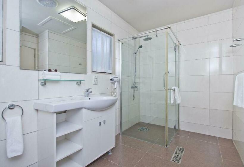 Номер Стандарт, Airport Manor Inn