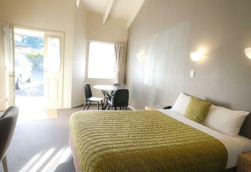 Номер Стандарт, Airport Manor Inn
