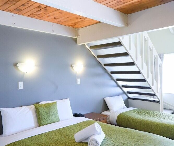 Семейный Номер, Airport Manor Inn