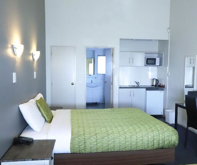 Номер Стандарт, Airport Manor Inn
