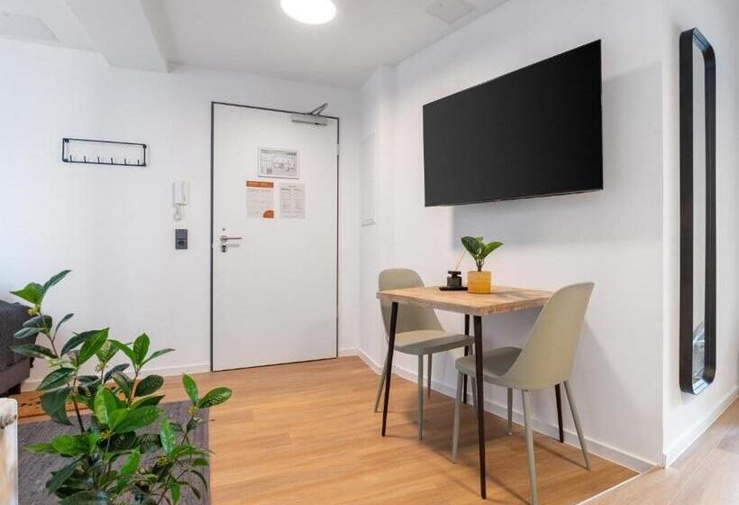 Люкс с Балконом, Limehome Essen Kettwiger Straße