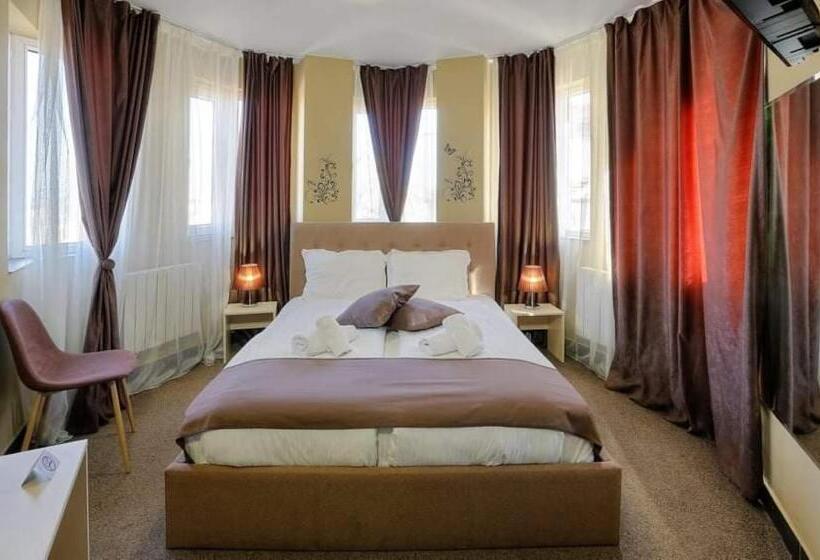 اتاق لوکس با بالکن, The White House Plovdiv