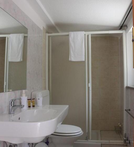 اتاق لوکس با تخت بزرگ, Villa Valentina Park