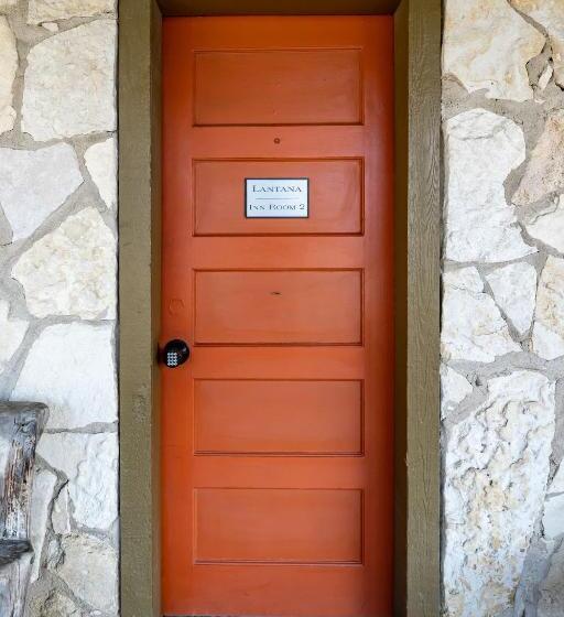 Четырехместный Номер Стандарт, The Historic Leakey Inn