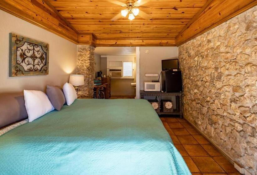 Студио Стандарт Кровать Кинг, The Historic Leakey Inn