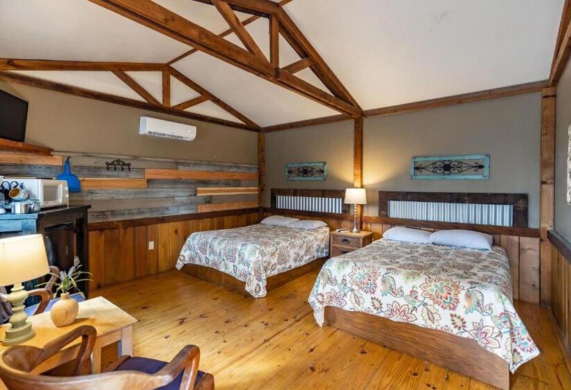 Студия Deluxe, The Historic Leakey Inn