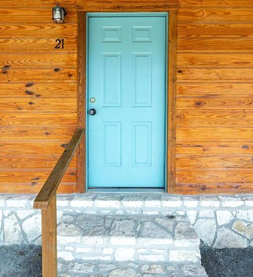 Номер Стандарт, The Historic Leakey Inn