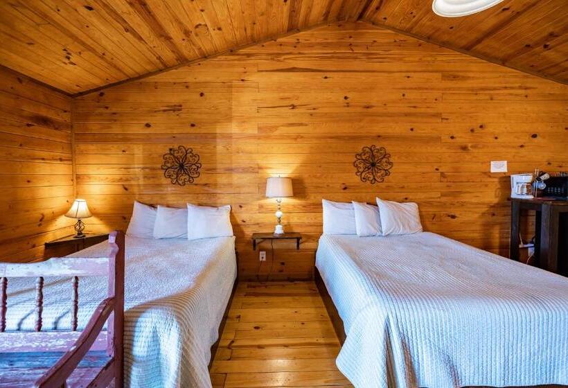 Номер Стандарт, The Historic Leakey Inn