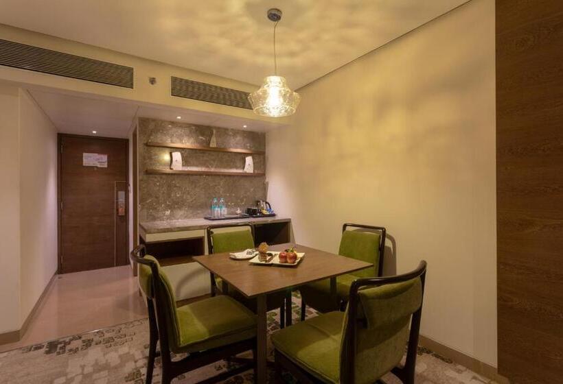 Люкс, Sayaji Indore