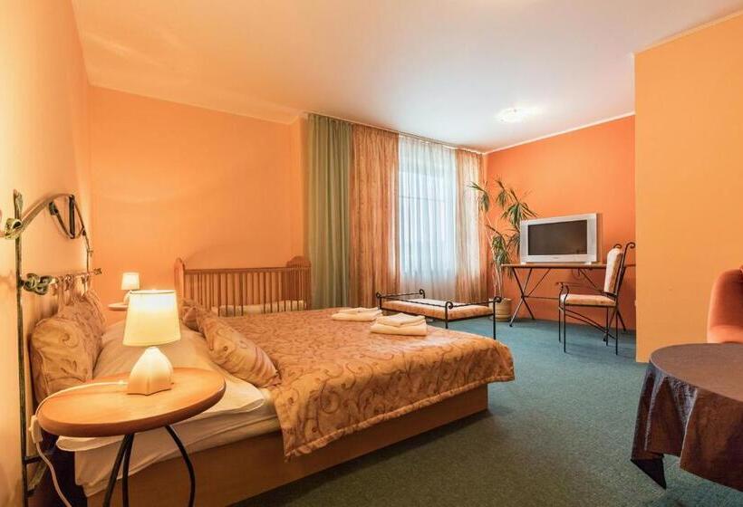 Люкс, Kyjovský Pivovar   Hotel, Restaurace, Pivní Lázně