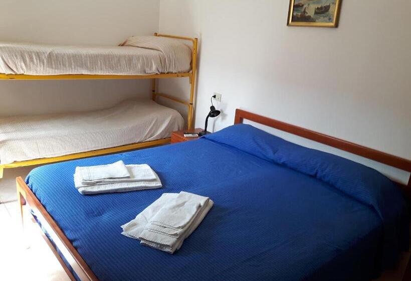 Economy Quadruple Room, Parigino