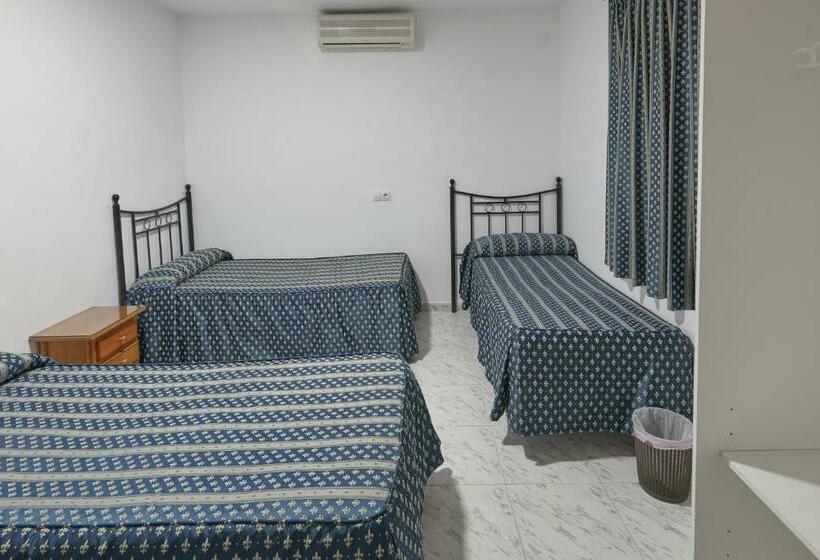 Номер Стандарт Трехместный, Hostal Guerra