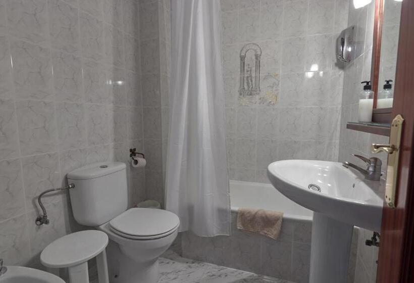 Номер Стандарт Совместная Ванная, Hostal Guerra