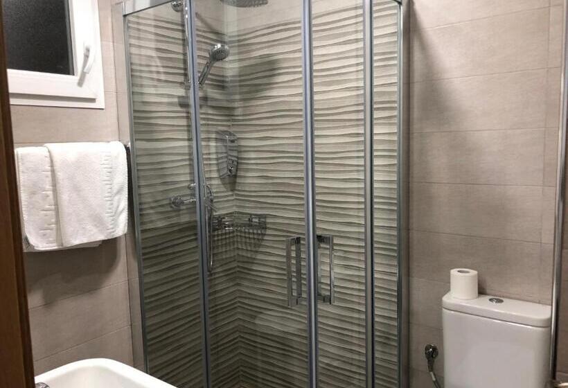 Номер Стандарт, Hostal Guerra