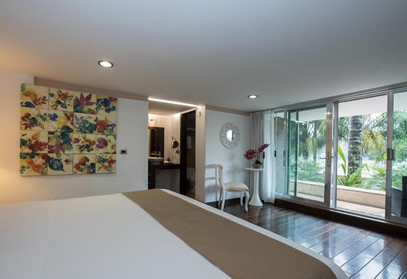 Полулюкс Вид на Бассейн, Colombe Hotel Boutique