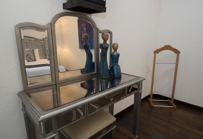 Люкс Повышенной Комфортности, Colombe Hotel Boutique