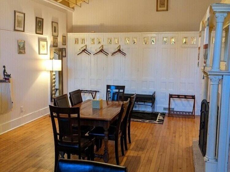 패밀리 스위트, Amsterdam Castle Ny