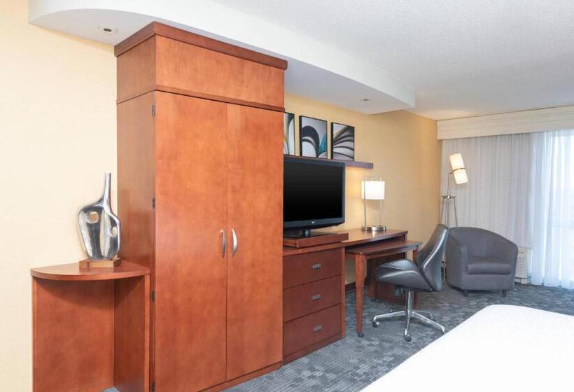 Стандартный Номер Кровать Кинг, Courtyard Milwaukee Airport