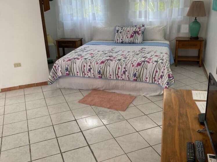 سوییت با چشم‌انداز دریا, Home Sweet Home Resort