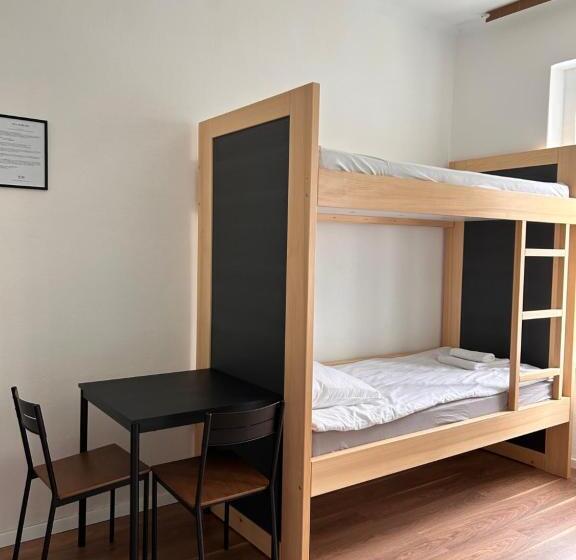 اتاق استاندارد چهارنفره با سرویس بهداشتی مشترک, Vila Gorenka