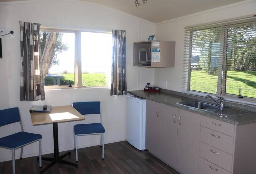 Студио Базик, Pohara Beach Top 10 Holiday Park