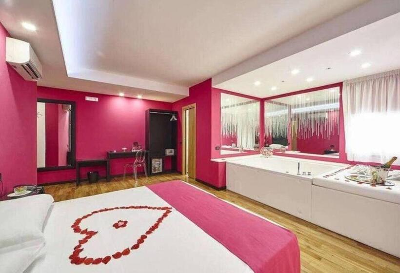 سوئیت با وان آب گرم, Sweet Central