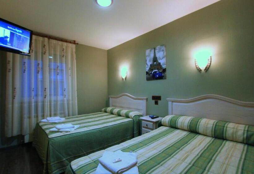 اتاق استاندارد سه نفره, Hostal Regio