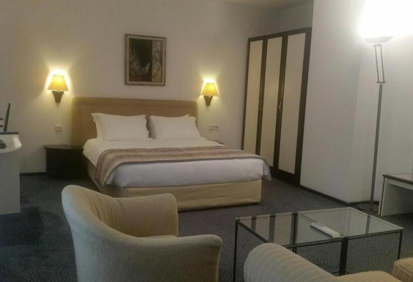 استودیوی استاندارد, King Hotel Guvenlik