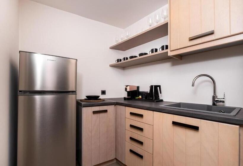 سوییت سوپریور با چشم‌انداز دریا, Neoma Luxury Suites