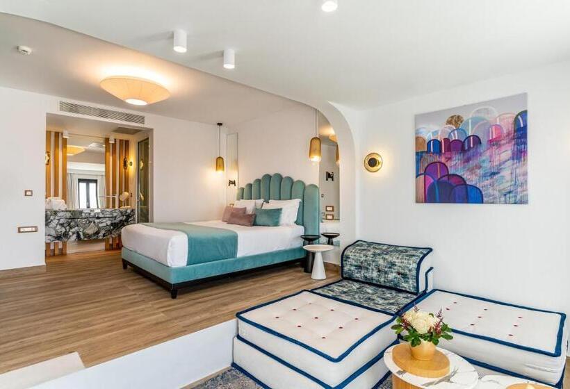 سوییت سوپریور با چشم‌انداز دریا, Cresanto Luxury Suites