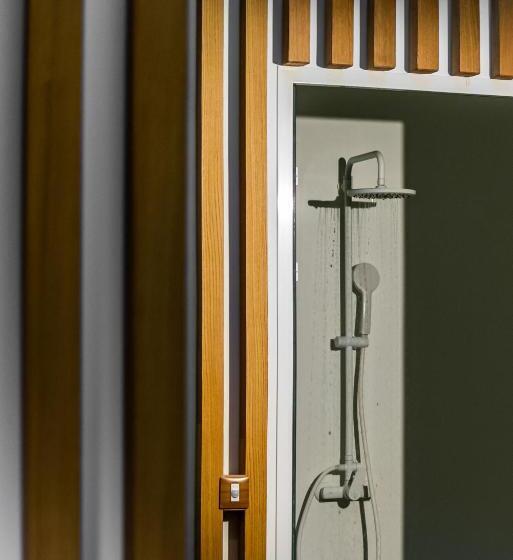 سوئیت پرزیدنت, Cresanto Luxury Suites