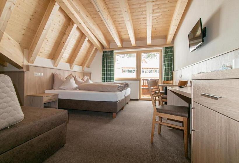 Comfort room with balcony, S`hoamatl