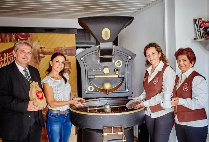 اتاق اکونومی, Madar Café Restaurant Zum Fürsten
