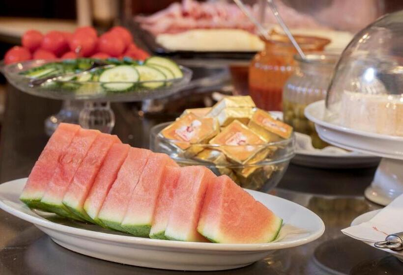 اتاق استاندارد, Madar Café Restaurant Zum Fürsten