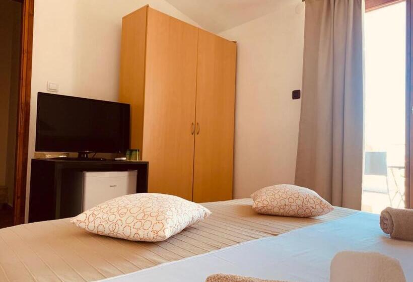 스탠다드 발코니 룸, Linc Rooms & Apartments