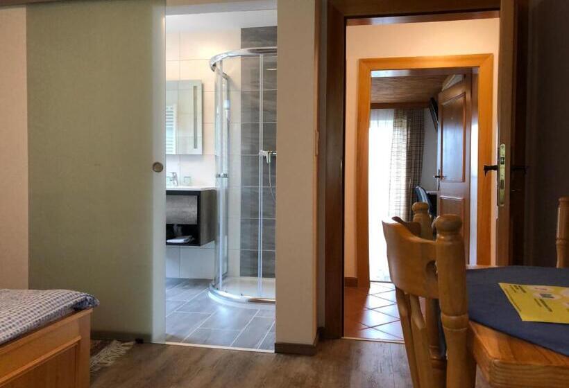 1 Bedroom Apartment Lake View, Bauernhof Landhaus Hofer