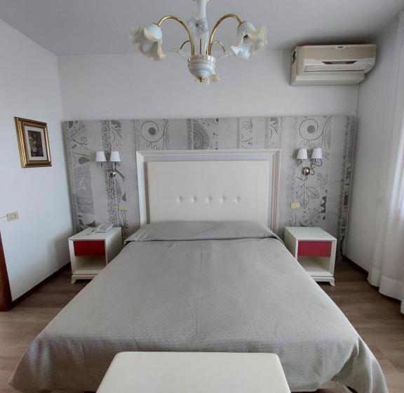 Номер Deluxe с Балконом, Albergo Alla Pineta