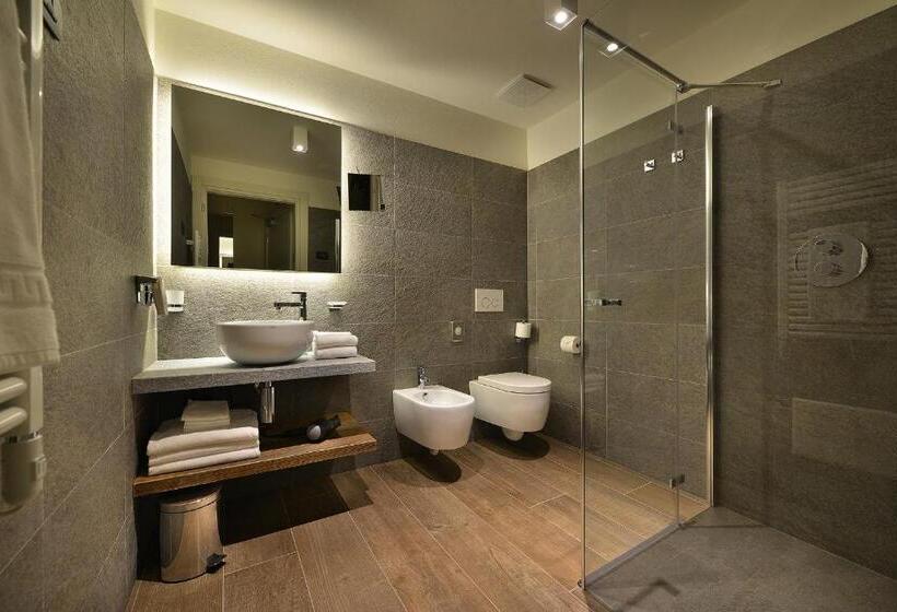 اتاق سوپریور سه تخته, Sporting Family Hospitality