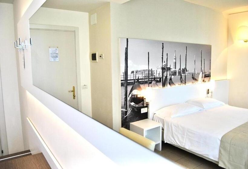 Семейный Номер, Palace Hotel Regina