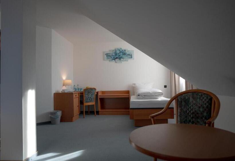 Трехместный Номер Базовый, E&d Hotel Rodgau