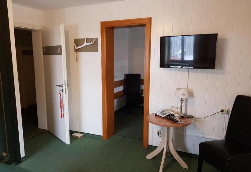 Студия Стандарт, Jagerhof Garni