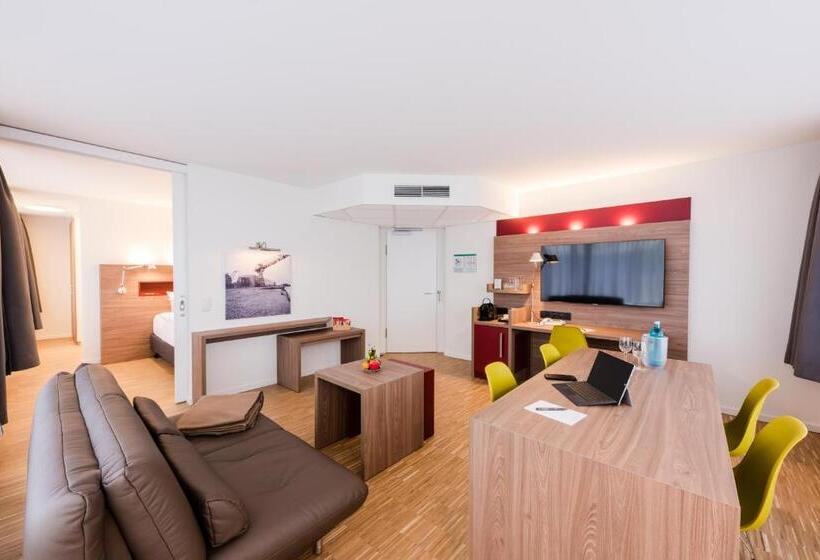 Номер Deluxe, Alte Werft