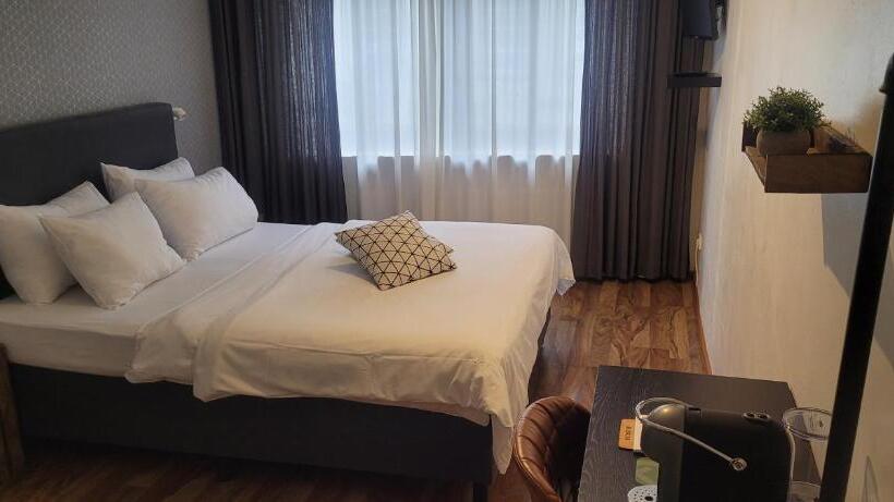 Standard Room, Kreuzblume Hotel & Weinstube