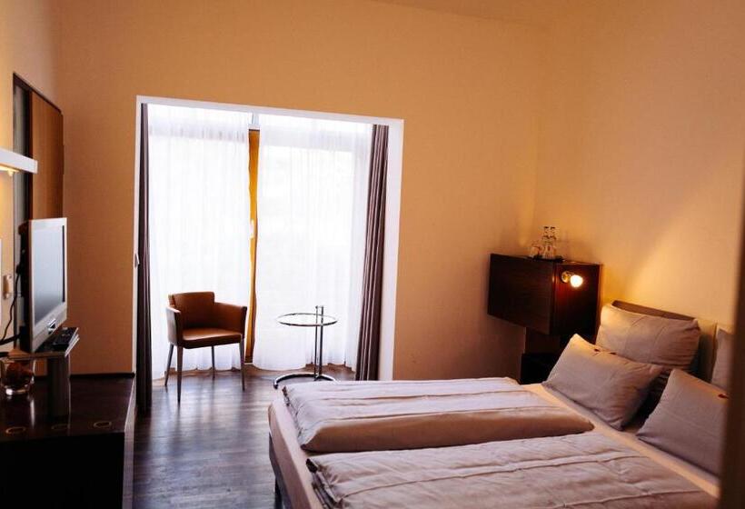 Номер Стандарт, Lint Hotel Köln