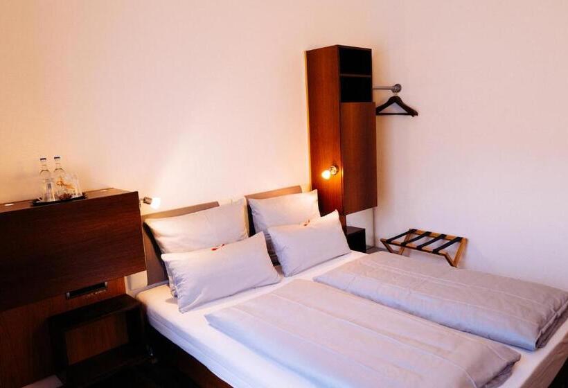 Номер Стандарт, Lint Hotel Köln