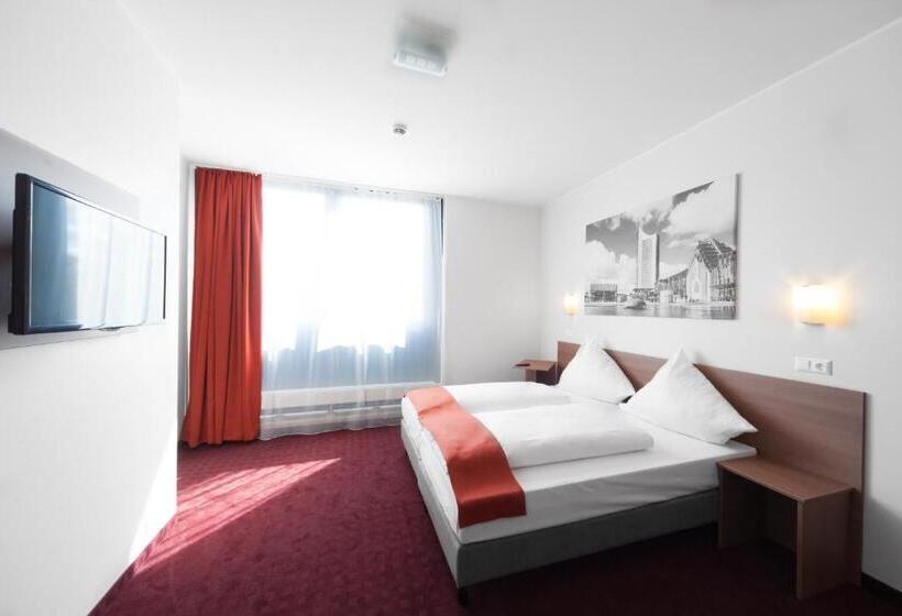 Четырехместный Номер Стандарт, Mcdreams Hotel Leipzig